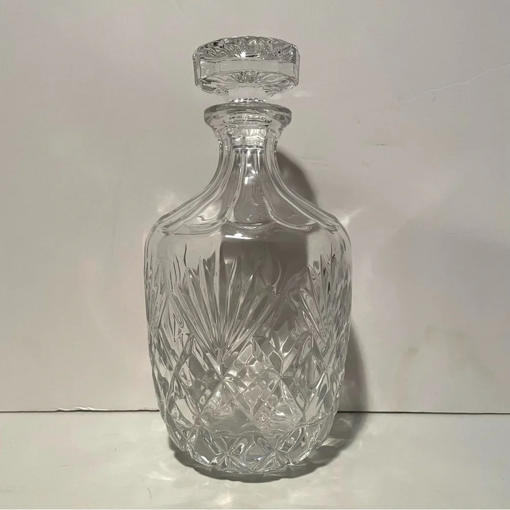 VTG Aberdeen Berkshire Crystal Decanter by Godinger, Cut Crystal (36 oz.) - Picture 7 of 9